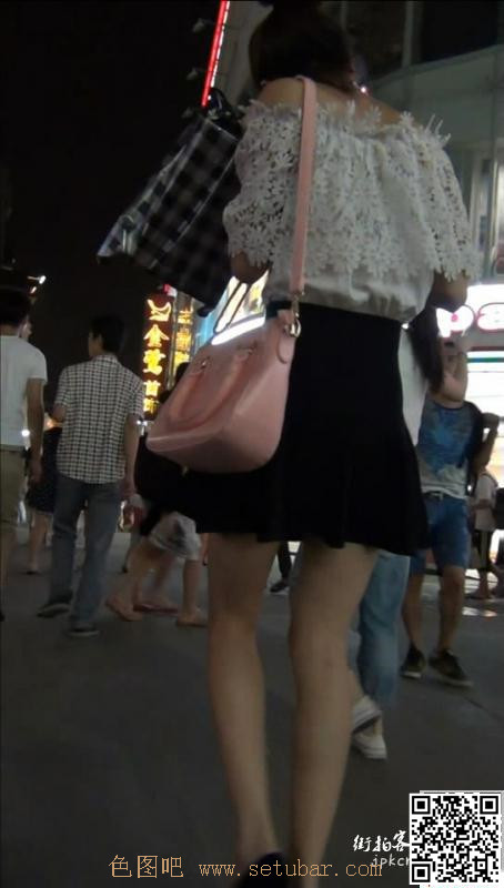 跟拍黑色短裙性感高跟苗条美女[10P]