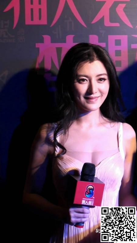 低胸巨乳白色连衣裙性感气质美女[10P]