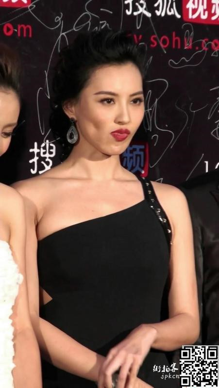 低胸巨乳气质美女，一个比一个美[10P]