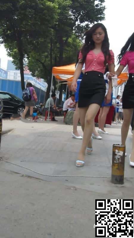 搭讪2个制服肉丝高跟美女买丝袜[15P]