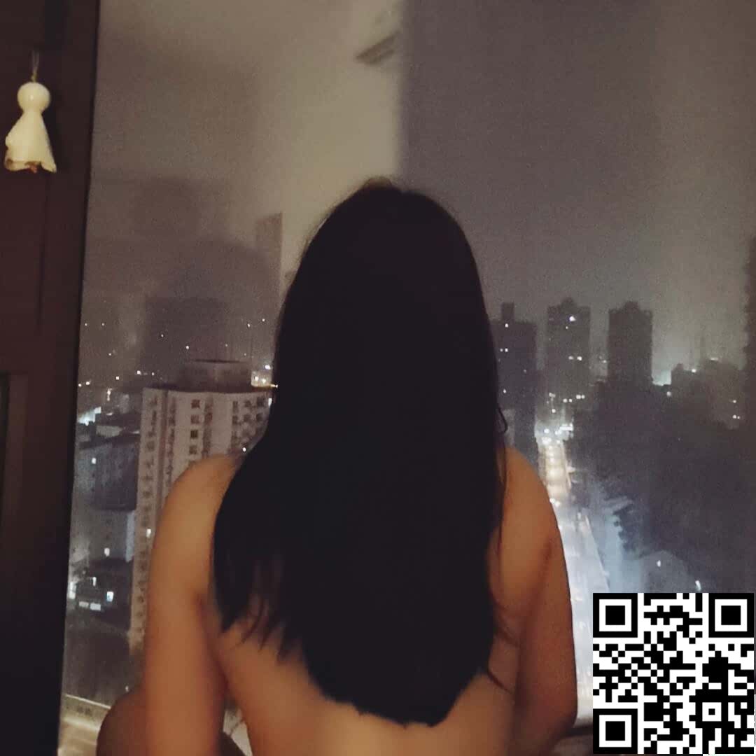 98年处女粉嫩无毛可爱妹子的初体验+用一堆避孕套祭奠她们所谓的爱情！[41P]