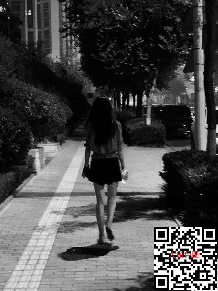 路人哪里会知道这位过路美女居然是百人上过的骚骚女呢！[9P]