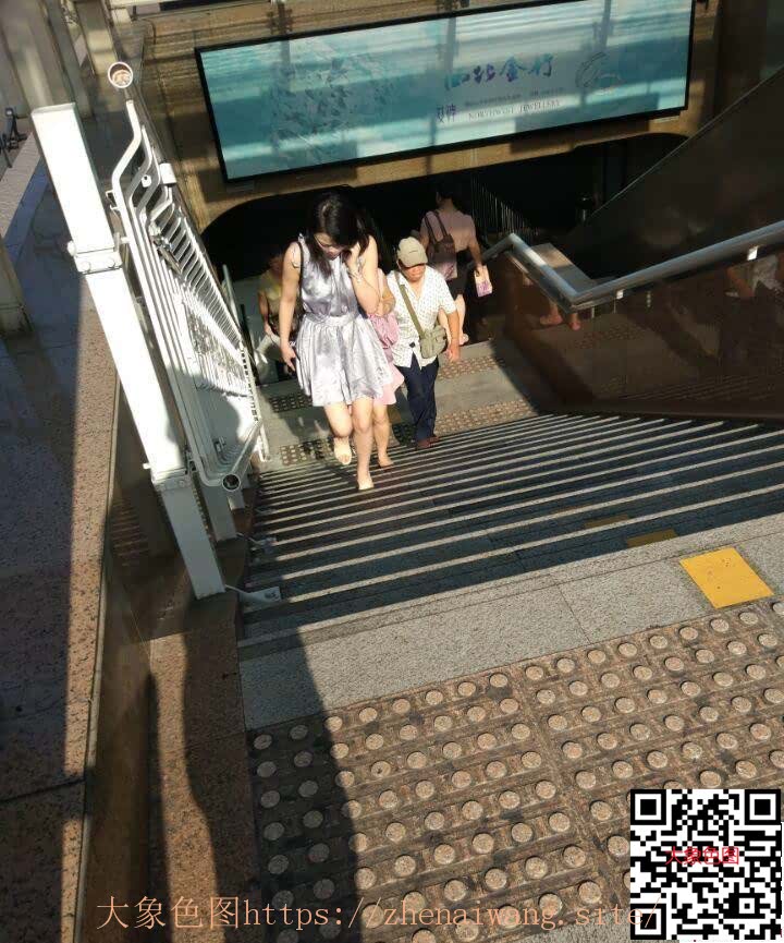 街头美女拍到了小内内[10P]