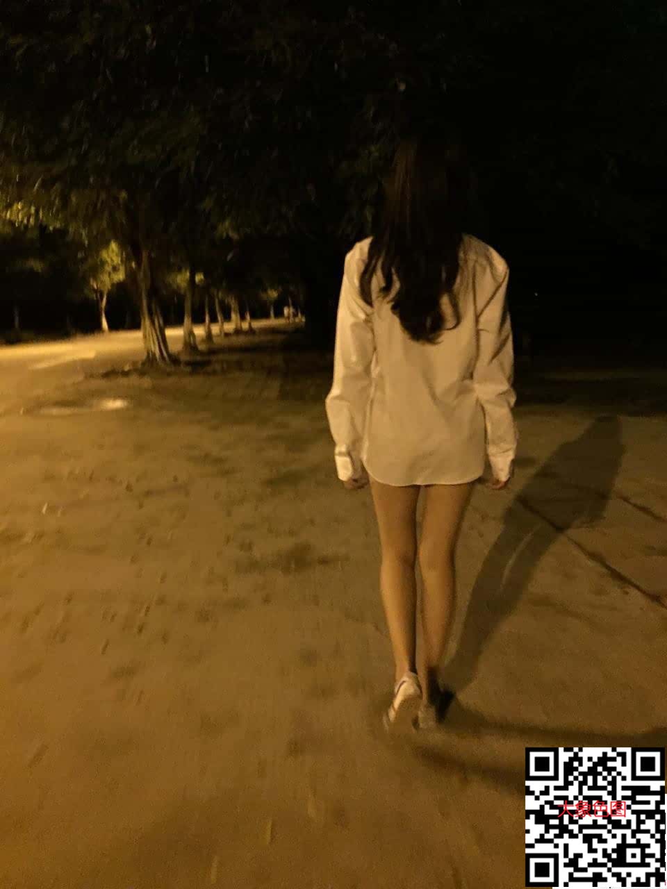 长发美女男卫生间露出[13P]