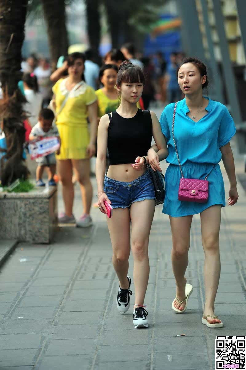 茂业中心街拍的露脐装性感美女[23P]