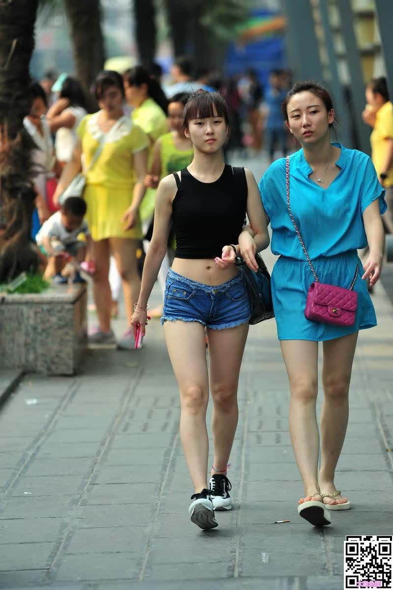 茂业中心街拍的露脐装性感美女[23P]