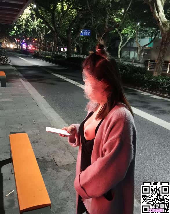 等了半天没见单男朋友前来，白露奶了[10P]