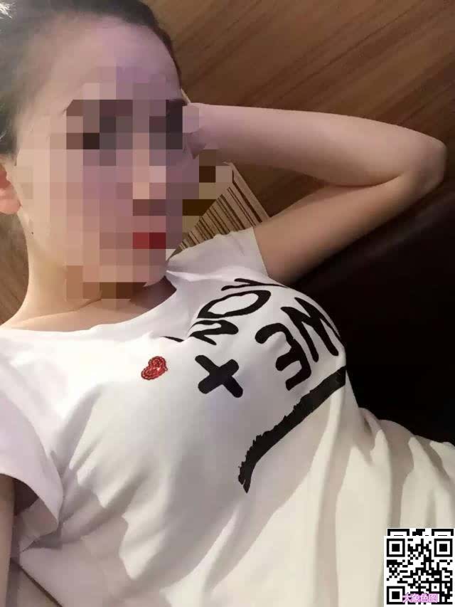 带这么漂亮得女人逛街都是享受，何况我还能操她[14P]