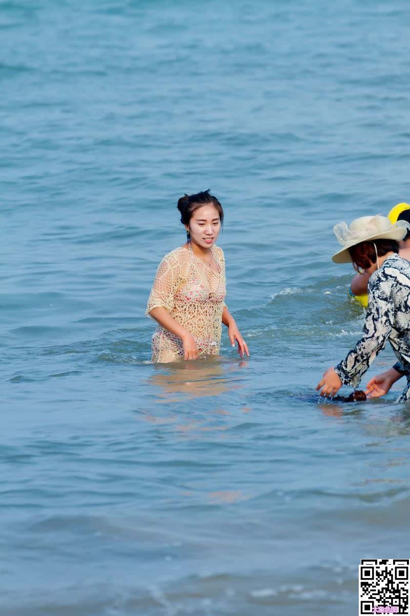 海边游泳巧遇性感丰满泳装小少妇（1）[25P]