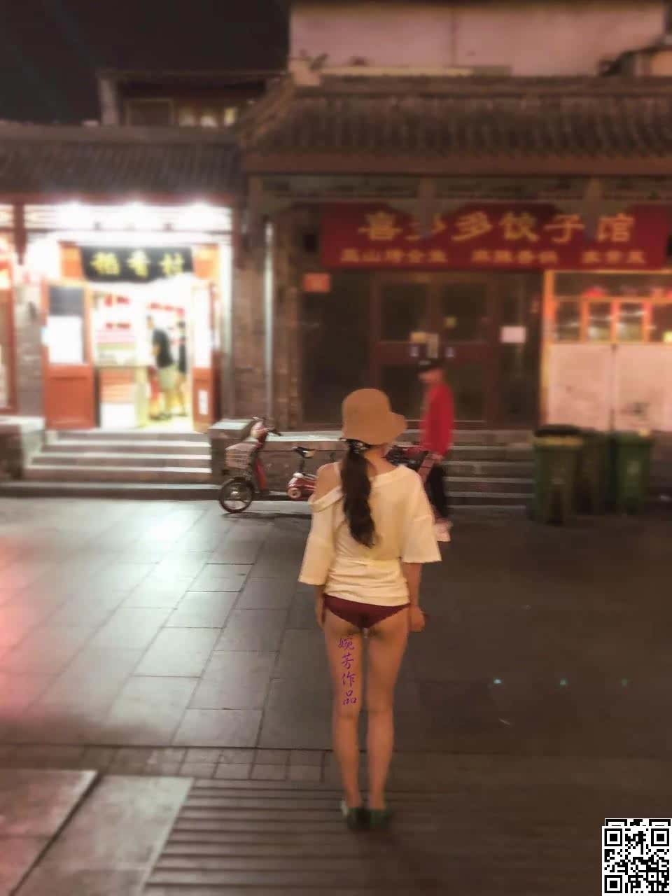 随时随地露出的骚货少妇[25P]