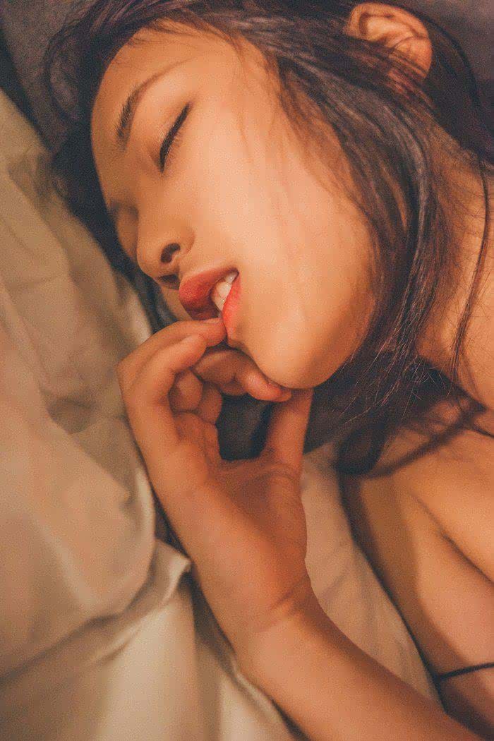 美女主播肉肉性感私房照撩人十足