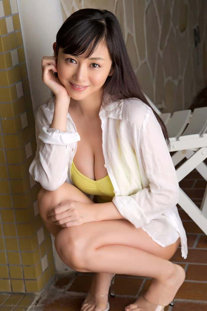 美娇娘杉原杏璃巨乳傲人尽显熟妇风采