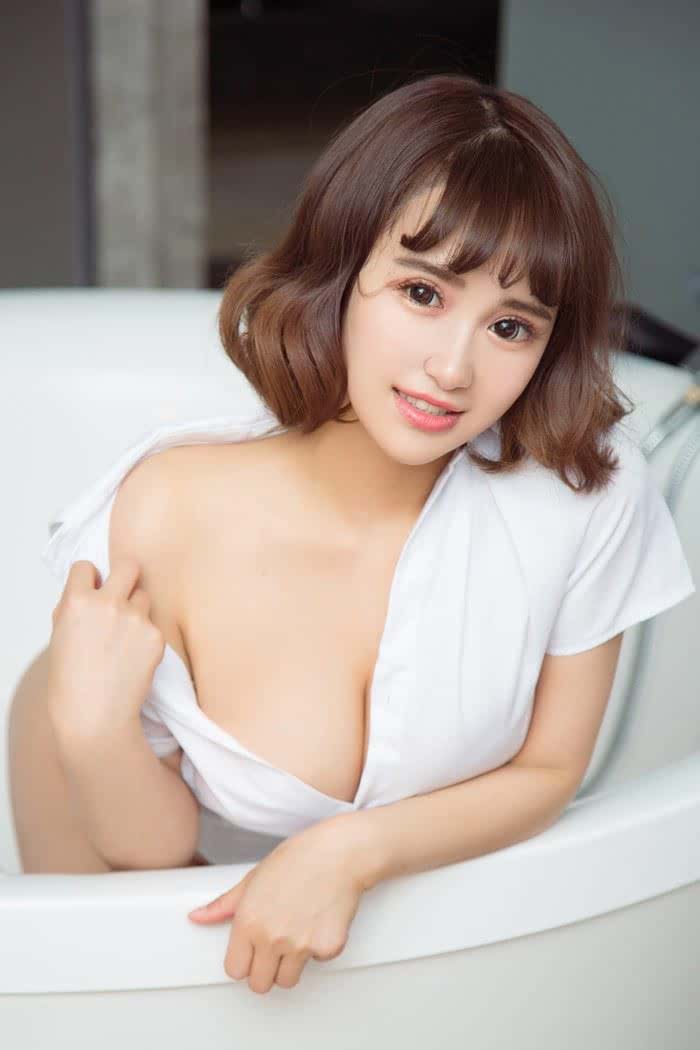 童颜巨乳李焱魔鬼身材让人流鼻血