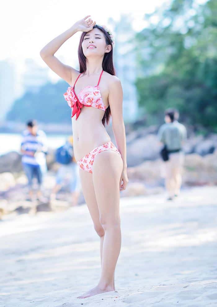 比基尼美女户外清新写真图