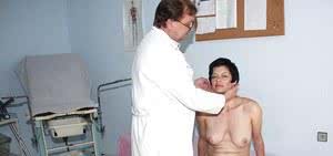 Short haired mature brunette with ample ass gets examed by gyno