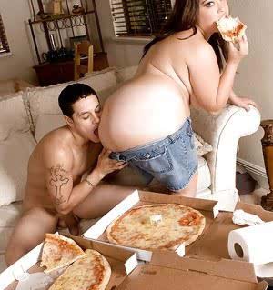 Raunchy bbw in shorts Lola Lush eating pizza whila nailing her snatch on a cock