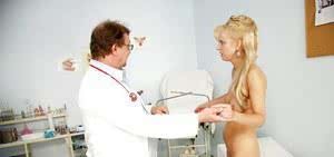 Blonde mature lady with flabby ass gets her pussy examed by gyno
