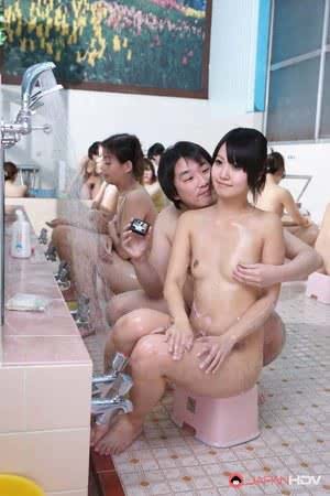 Naked Asakura Kotomi soaps up for wet breast fondling at the public pool