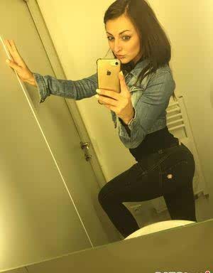 Hot solo girl takes mirror selfies to add to her dating profile