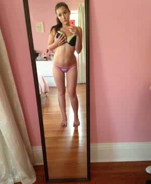 Solo girl Ariana Cruz takes nude selfies in a full-length mirror