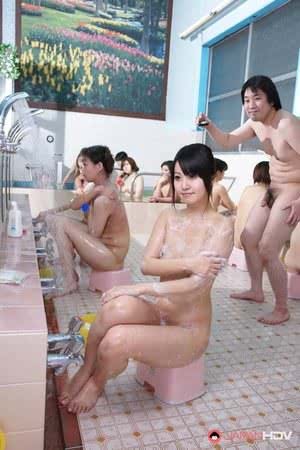 Naked Asakura Kotomi soaps up for wet breast fondling at the public pool
