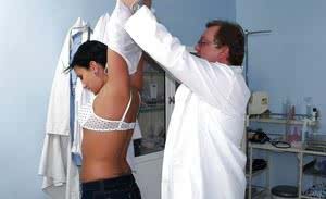 Carmen Blue undressing and playing with her doctor in games