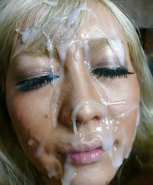 Blonde Jap chick Rina Aina taking jizz on face during bukkake session