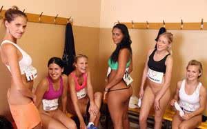Girls running team show enjoy a hot lesbian pussy licking after game shower