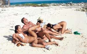 Horny runners pause on the beach for a refreshing ass sport orgy break