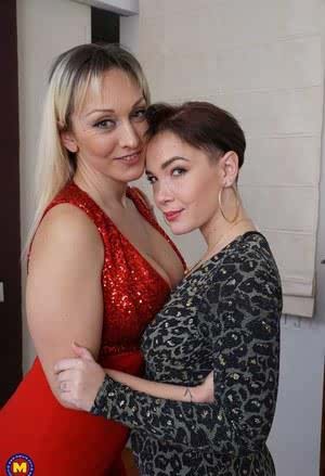 Two kinky curvylicious amateur housewives having steamy lesbian sex