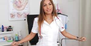 Enchanting nurse babe in stockings masturbates in medical room